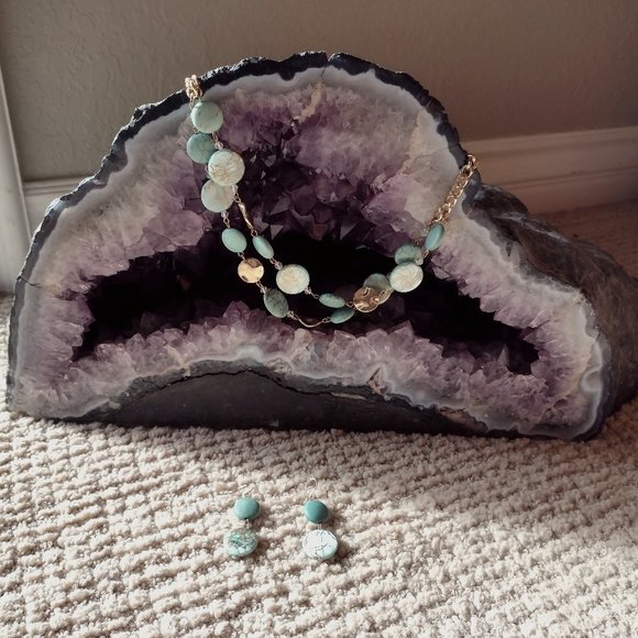 Gorgeous Necklace & Earrings Set - Picture 1 of 5